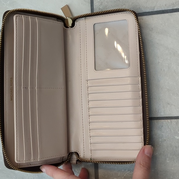 Michael Kors Logo Stripe Continental wristlet - Picture 3 of 6